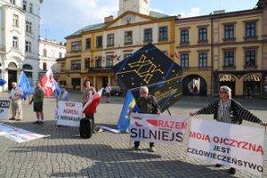 Cieszynsky Rynek: protestné postoje proti pomerom v krajine a Kino na granicy.